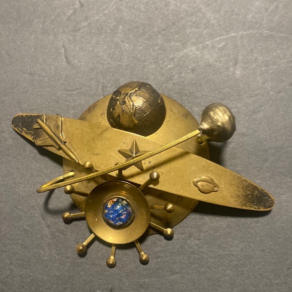 Vintage Jan Michaels San Francisco Space Globe Planet Star Bronze Brooch Pin - Picture 1 of 8